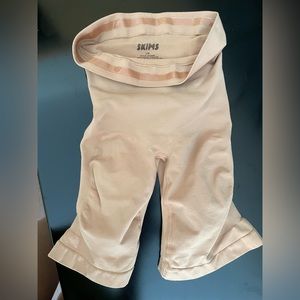 Skims tummy control shorts sz L